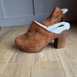 Mudd Tan Suede Platform Clogs with White Faux Fur